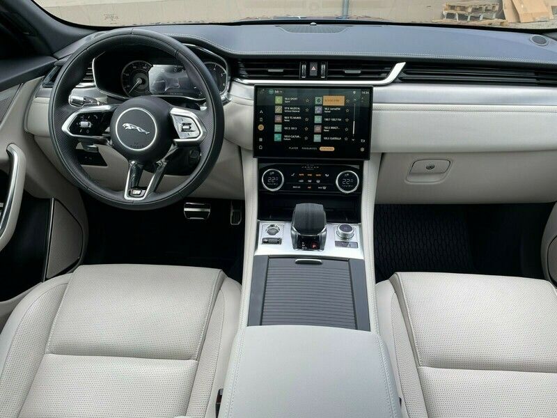 Second-hand Jaguar F-Pace R-Dynamic 250 CP (183 kW) 2022 Metalic: bluefire SUV