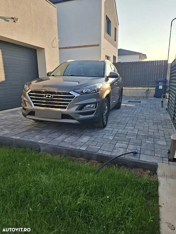 Gri Utilizat 2019 Hyundai Tucson Style SUV | 17.490 EUR (Preț OK) - Imagine 1/4