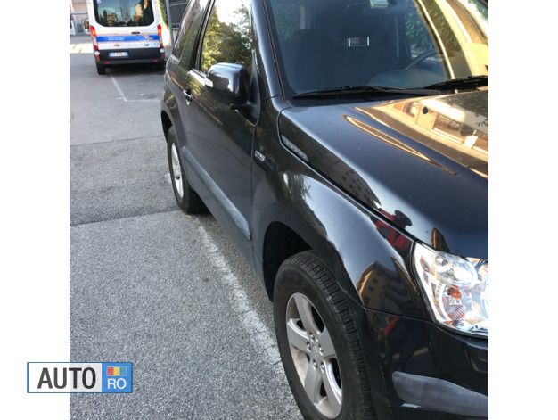 Second-hand Suzuki Grand Vitara 95 CP (69 kW) 2009 Negru SUV