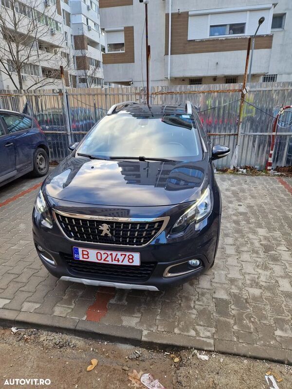 Gri Utilizat 2019 Peugeot 2008 Allure SUV | 9.900 EUR (Super Preț) - Imagine 1/4