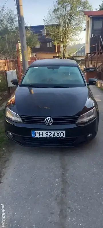 Utilizat 2014 VW Jetta Berlinǎ | 6.000 EUR (Preț bun) - Imagine 1/4