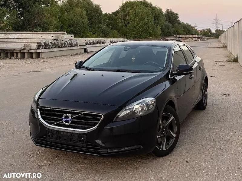 Culoarenegru Utilizat 2014 Volvo V40 Momentum Hatchback | 7.899 EUR (Preț OK) - Imagine 1/4