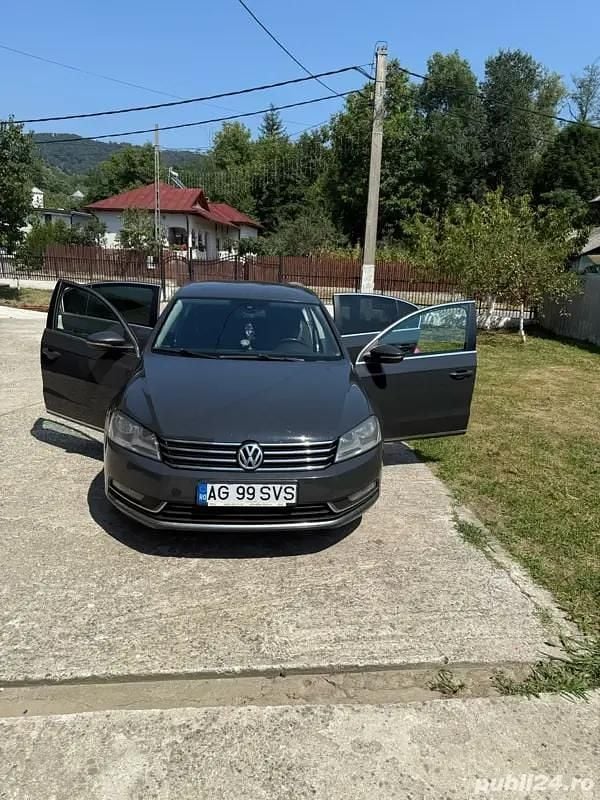 Gri Utilizat 2014 VW Passat Berlinǎ | 6.000 EUR (Super Preț) - Imagine 1/4