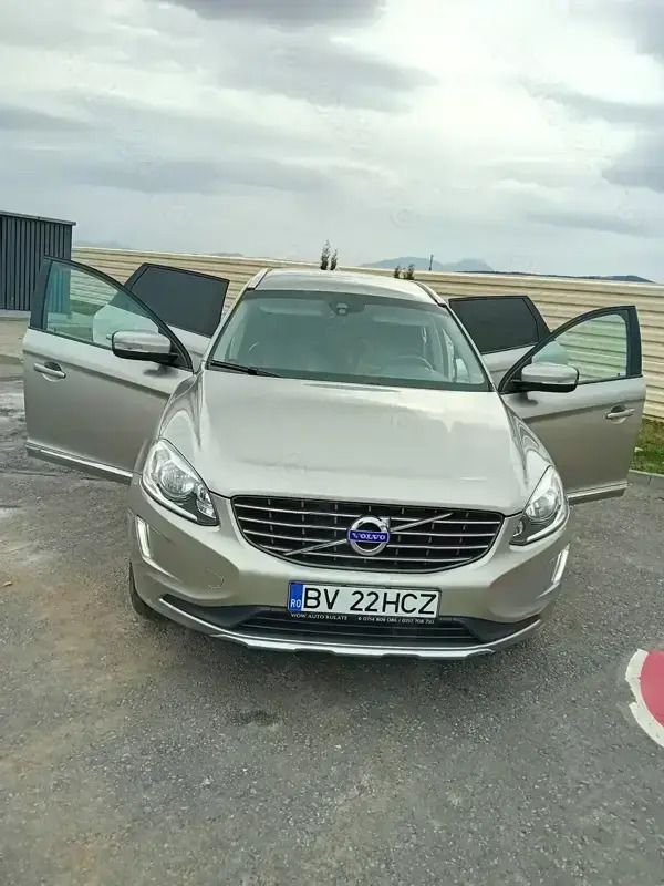 Gri Utilizat 2015 Volvo XC60 SUV | 18.500 EUR (Scump) - Imagine 1/4