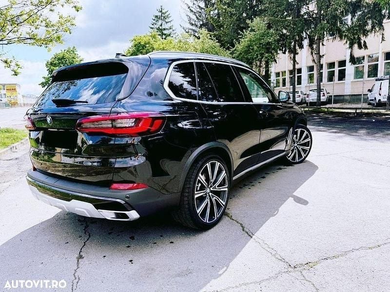 Second-hand BMW X5 286 CP (210 kW) 2021 Culoarenegru SUV