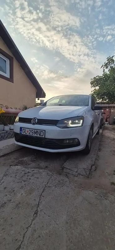 Alb Utilizat 2015 VW Polo SE Berlinǎ | 4.950 EUR (Preț OK) - Imagine 1/4