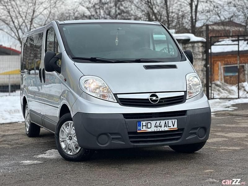 Second-hand Opel Vivaro 114 CP (83 kW) 2010 Argintiu Monovolum
