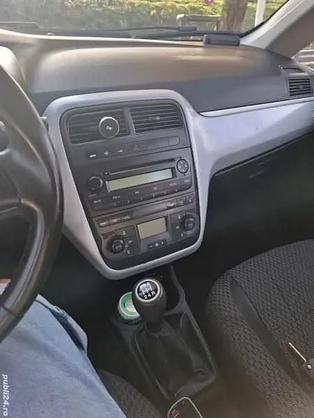 Gri Utilizat 2008 Fiat Grande Punto Hatchback | 4.000 EUR - Imagine 1/4