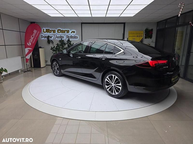 Second-hand Opel Insignia Business Innovation 136 CP (100 kW) 2020 Culoarenegru Berlinǎ