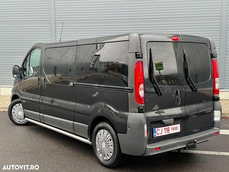 Second-hand Opel Vivaro 146 CP (107 kW) 2010 Culoarenegru Monovolum