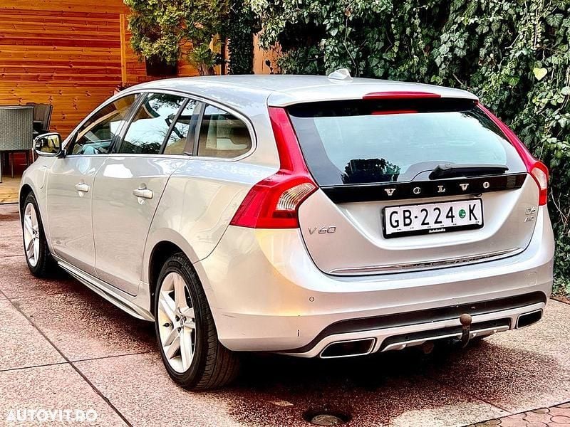 Second-hand Volvo V60 Momentum 280 CP (205 kW) 2015 Culoareargint Break