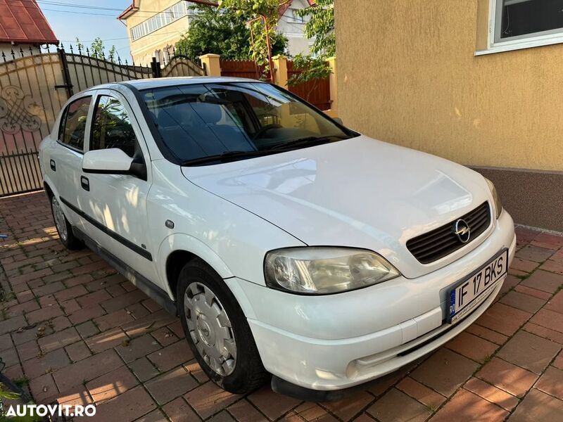 Alb Utilizat 2007 Opel Astra Classic Berlinǎ | 1.500 EUR - Imagine 1/4