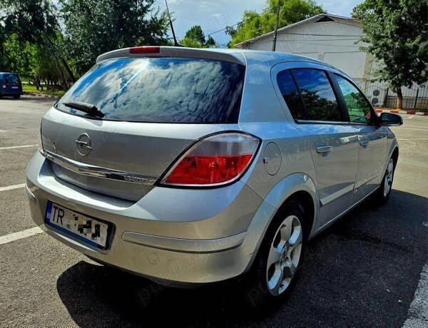 Second-hand Opel Astra 150 CP (110 kW) 2006 Gri Hatchback