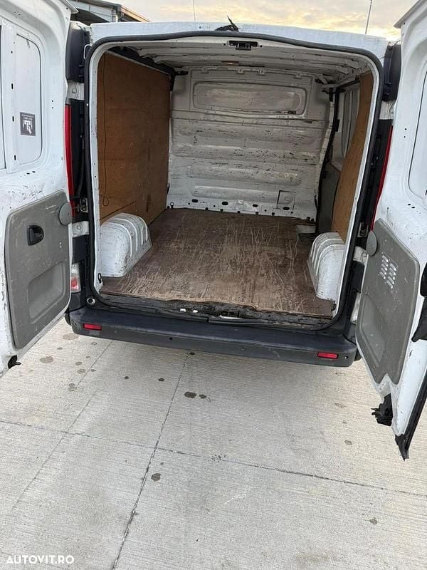 Second-hand Renault Trafic 90 CP (66 kW) 2010 Culoarealb Monovolum