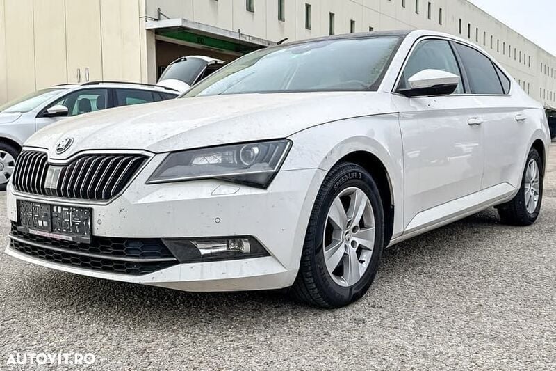 Alb Utilizat 2017 Skoda Superb Style Berlinǎ | 14.000 EUR - Imagine 1/4