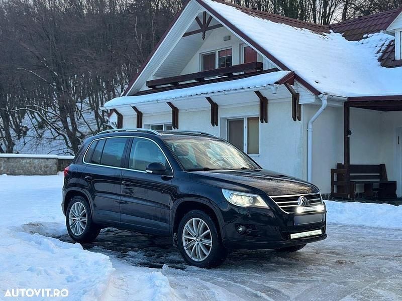 Culoarenegru Second-hand 2011 VW Tiguan Sportline SUV | 8.700 EUR (Preț OK) - Imagine 1/4