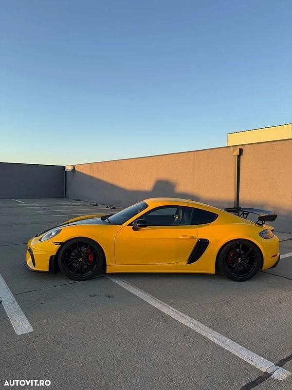 Second-hand Porsche 718 Cayman 300 CP (220 kW) 2018 Culoaregalbeuriu Coupe