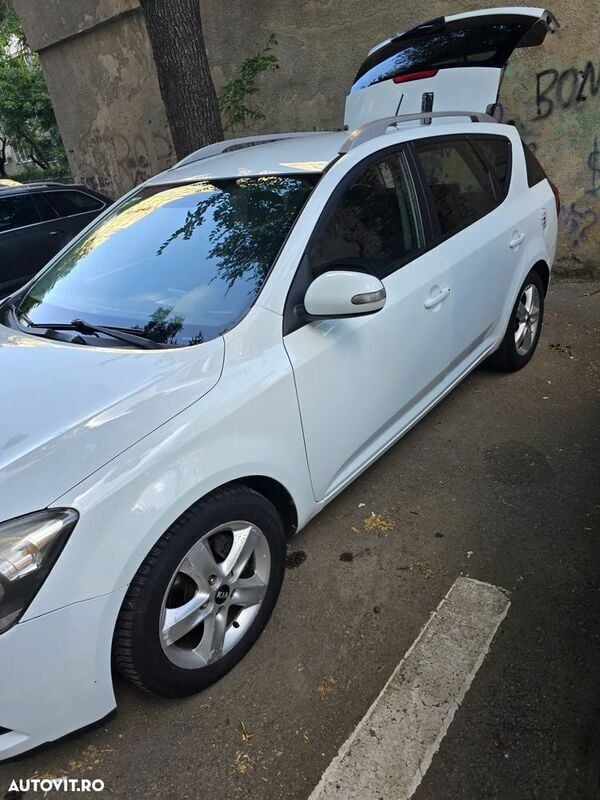 Alb Utilizat 2011 Kia Ceed Edition 7 Break | 4.000 EUR (Preț OK) - Imagine 1/4