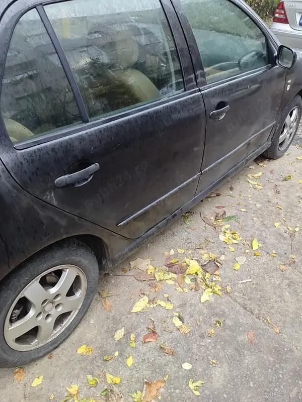 Second-hand Skoda Fabia 101 CP (74 kW) 2002 Negru Berlinǎ