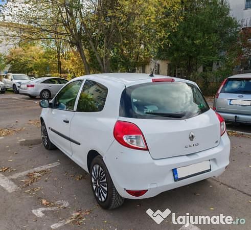 Second-hand Renault Clio II 65 CP (47 kW) 2011 Hatchback