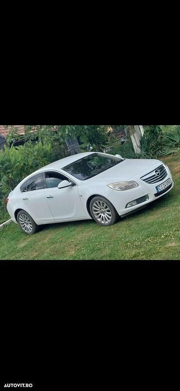 Second-hand Opel Insignia 140 CP (102 kW) 2010 Culoarealb Berlinǎ