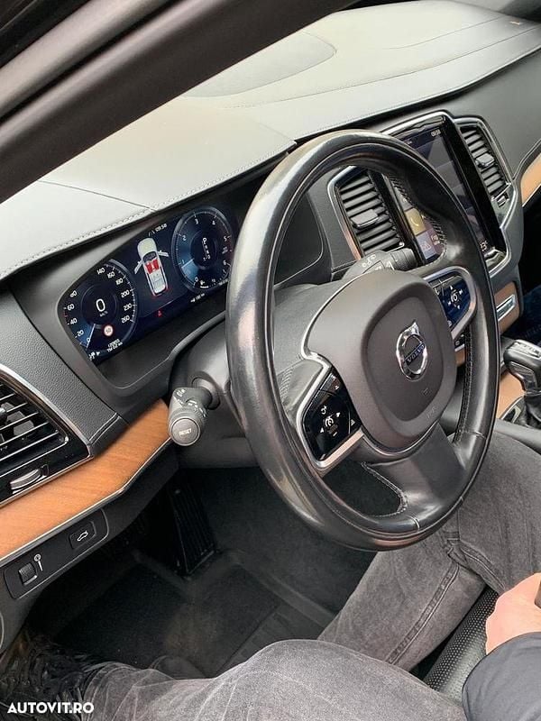 Second-hand Volvo XC90 235 CP (172 kW) 2017 Culoarenegru SUV