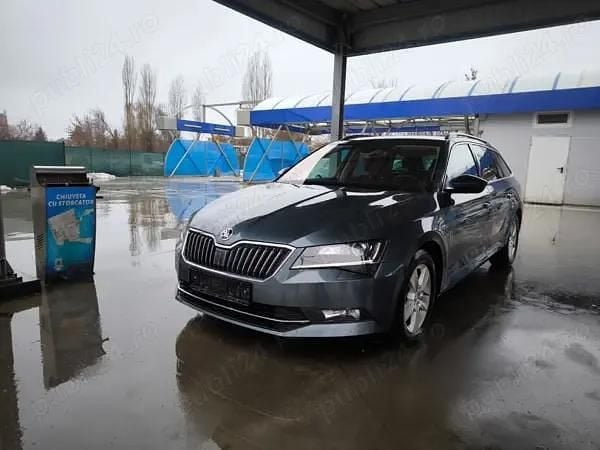 Gri Utilizat 2018 Skoda Superb Break | 12.200 EUR (Preț bun) - Imagine 1/4