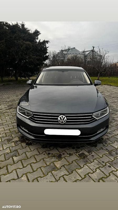 Second-hand VW Passat Comfortline 120 CP (88 kW) 2015 Culoaregri Berlinǎ