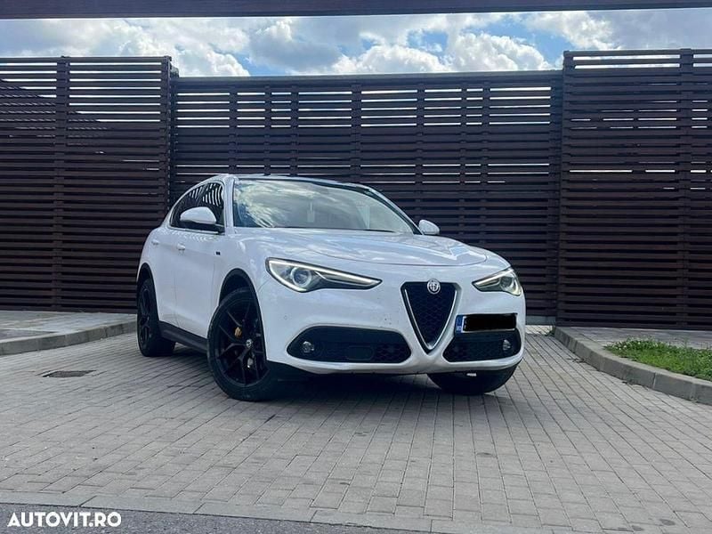 Alb Utilizat 2018 Alfa Romeo Stelvio Ti SUV | 19.900 EUR (Preț bun) - Imagine 1/4