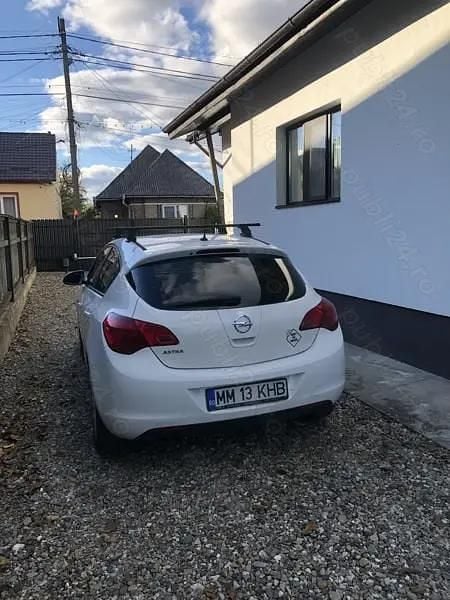 Second-hand Opel Astra 100 CP (73 kW) 2011 Alb Hatchback