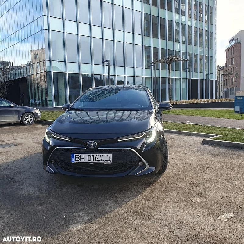 Second-hand Toyota Corolla 122 CP (89 kW) 2021 Culoarenegru Hatchback