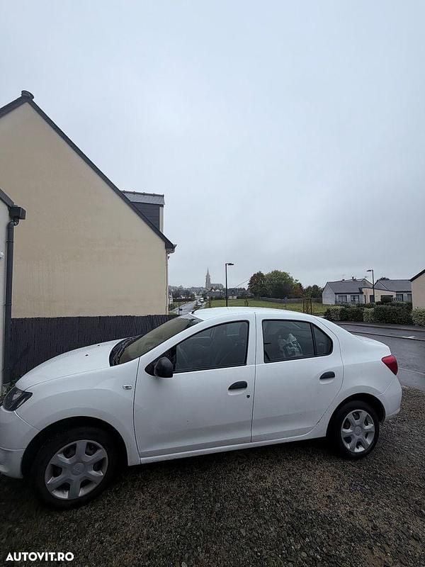 Culoarealb Utilizat 2014 Dacia Logan Prestige Berlinǎ | 3.600 EUR (Preț bun) - Imagine 1/4