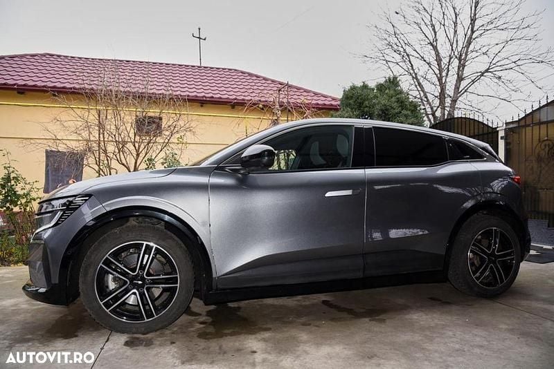 Second-hand Renault Megane E-Tech Techno 161 kW (220 CP) 2023 Culoaregri Hatchback