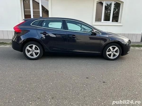 Second-hand Volvo V40 120 CP (88 kW) 2016 Albastru Break