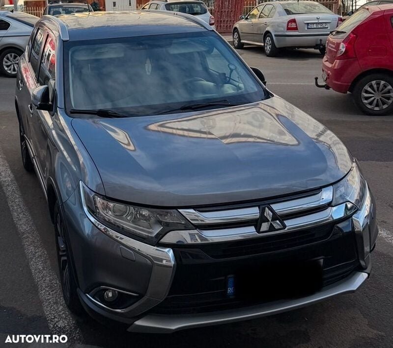Gri Utilizat 2016 Mitsubishi Outlander SUV | 10.750 EUR - Imagine 1/4