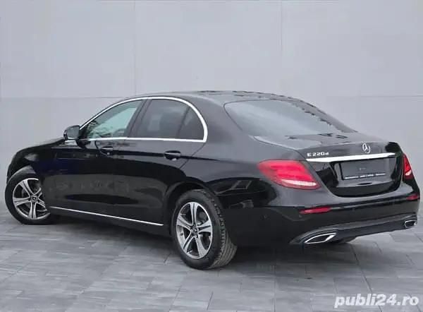 Negru Utilizat 2016 Mercedes E220 Exclusive Berlinǎ | 20.000 EUR - Imagine 1/4
