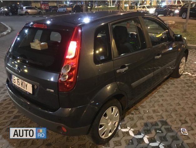 Second-hand Ford Fiesta 75 CP (55 kW) 2008 Negru Hatchback