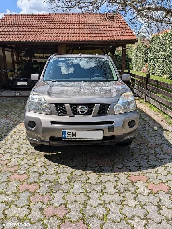 Gri Utilizat 2009 Nissan X-Trail SUV | 5.600 EUR (Preț OK) - Imagine 1/4