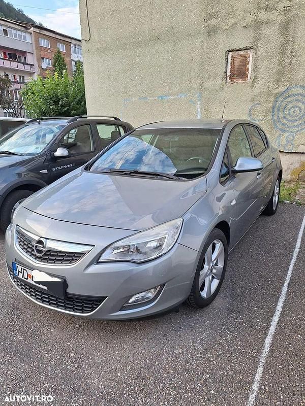 Culoaregri Utilizat 2010 Opel Astra Style | 5.600 EUR (Scump) - Imagine 1/4