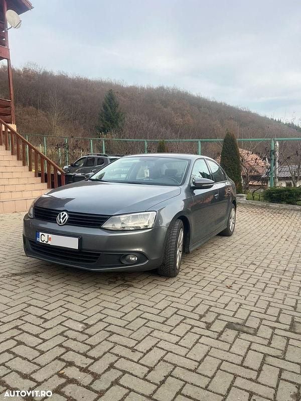 Culoaregri Utilizat 2011 VW Jetta Comfortline Berlinǎ | 4.300 EUR (Preț bun) - Imagine 1/4