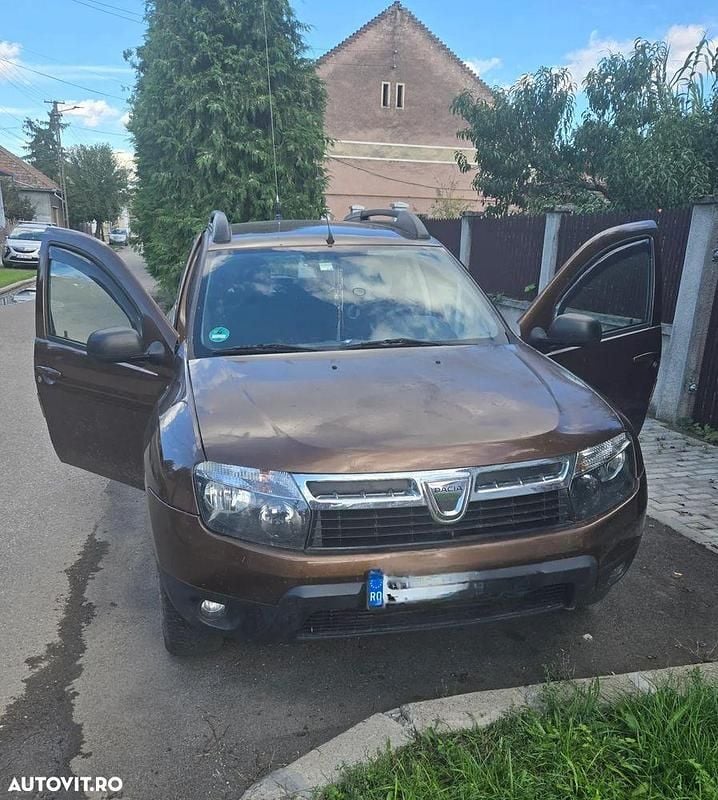 Culoaremaro Utilizat 2011 Dacia Duster Ambiance SUV | 7.100 EUR (Preț OK) - Imagine 1/4