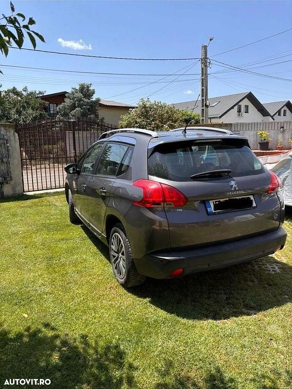 Gri Utilizat 2016 Peugeot 2008 SUV | 7.999 EUR (Preț OK) - Imagine 1/4