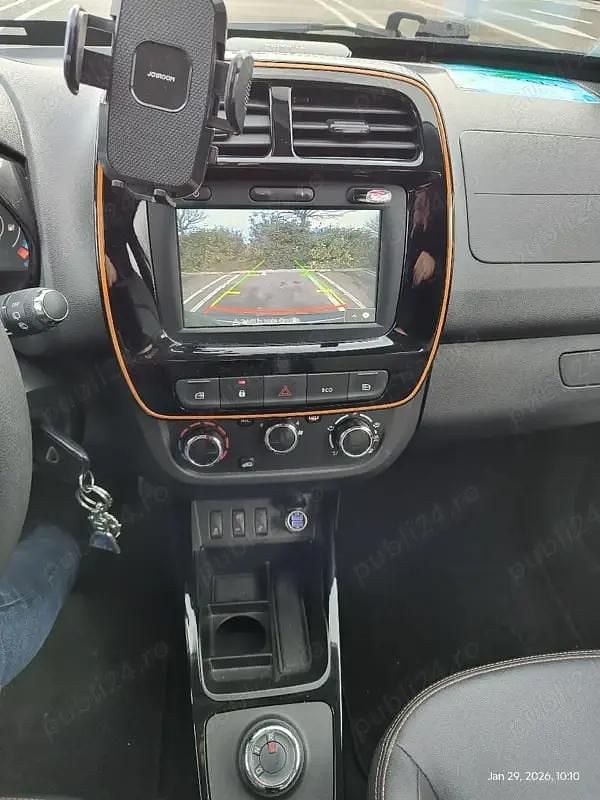 Second-hand Dacia Spring Comfort Plus 33 kW (45 CP) 2022 Culoareargint Hatchback