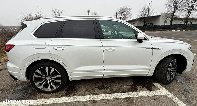 Second-hand VW Touareg R-line 286 CP (210 kW) 2018 Culoarealb SUV