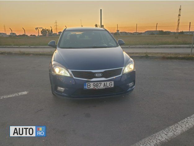 Second-hand Kia Ceed 109 CP (80 kW) 2008 Albastru Hatchback
