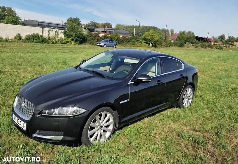 Second-hand Jaguar XF Premium Luxury 240 CP (176 kW) 2012 Culoaremaro Berlinǎ