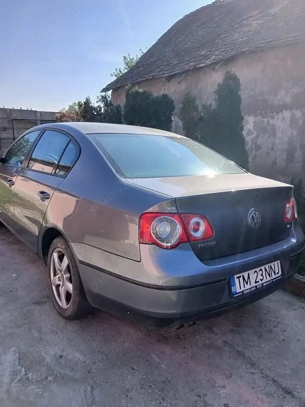 Utilizat 2006 VW Passat Berlinǎ | 2.200 EUR (Preț bun) - Imagine 1/4