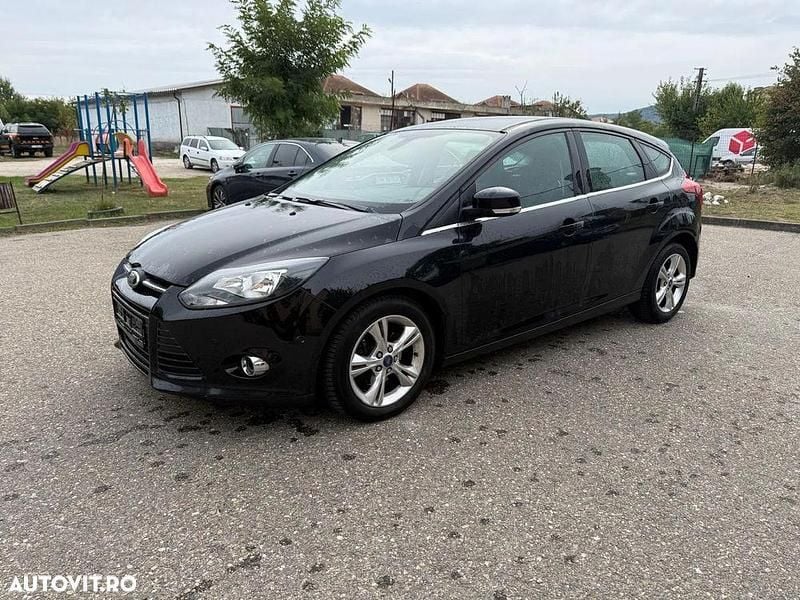 Culoarenegru Utilizat 2012 Ford Focus Hatchback | 4.100 EUR (Preț bun) - Imagine 1/4