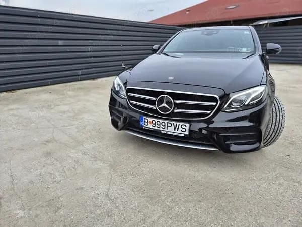 Second-hand Mercedes E300 AMG line 306 CP (225 kW) 2019 Negru Berlinǎ