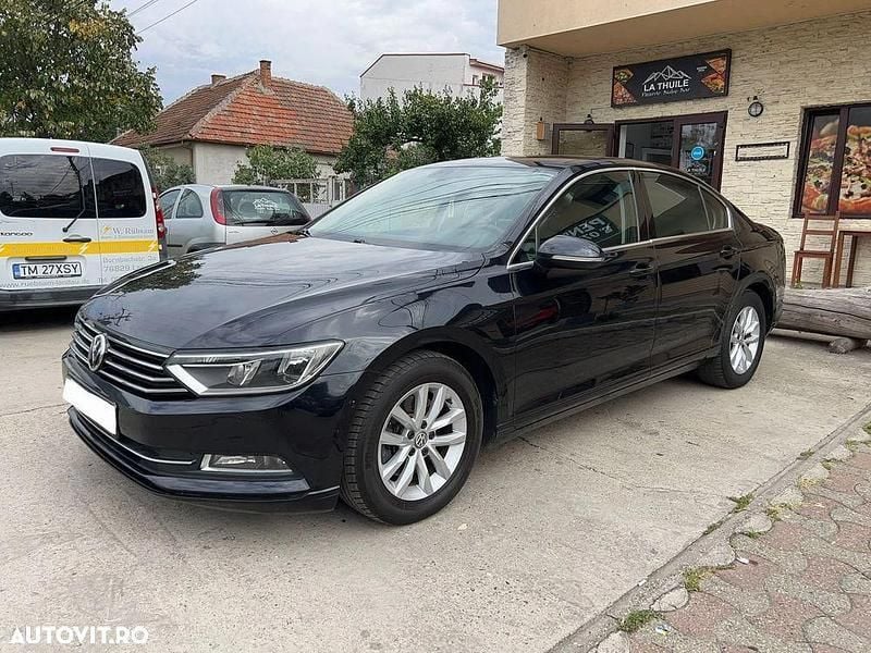 Culoarenegru Utilizat 2018 VW Passat Berlinǎ | 10.399 EUR (Super Preț) - Imagine 1/4